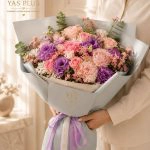 دسته گل VIP آیدا با رز یاسی، رز مینیاتوری، لیسیانتوس، لیمونیوم و اکالیپتوس