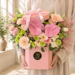 باکس گل طبیعی صورتی و هلویی با آنتوریوم برای هدیه