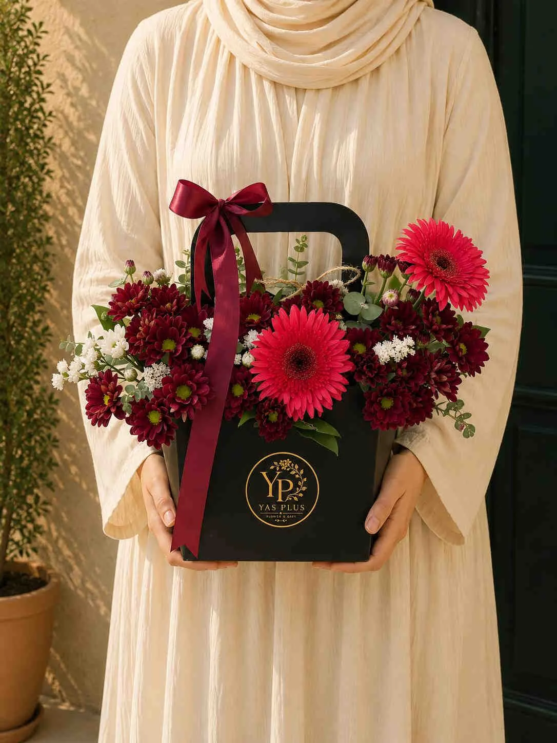 `red-burgundy-gerbera-flower-basket-yas-plus *سبد گل ژربرا قرمز و زرشکی با گلهای طبیعی و طراحی شیک